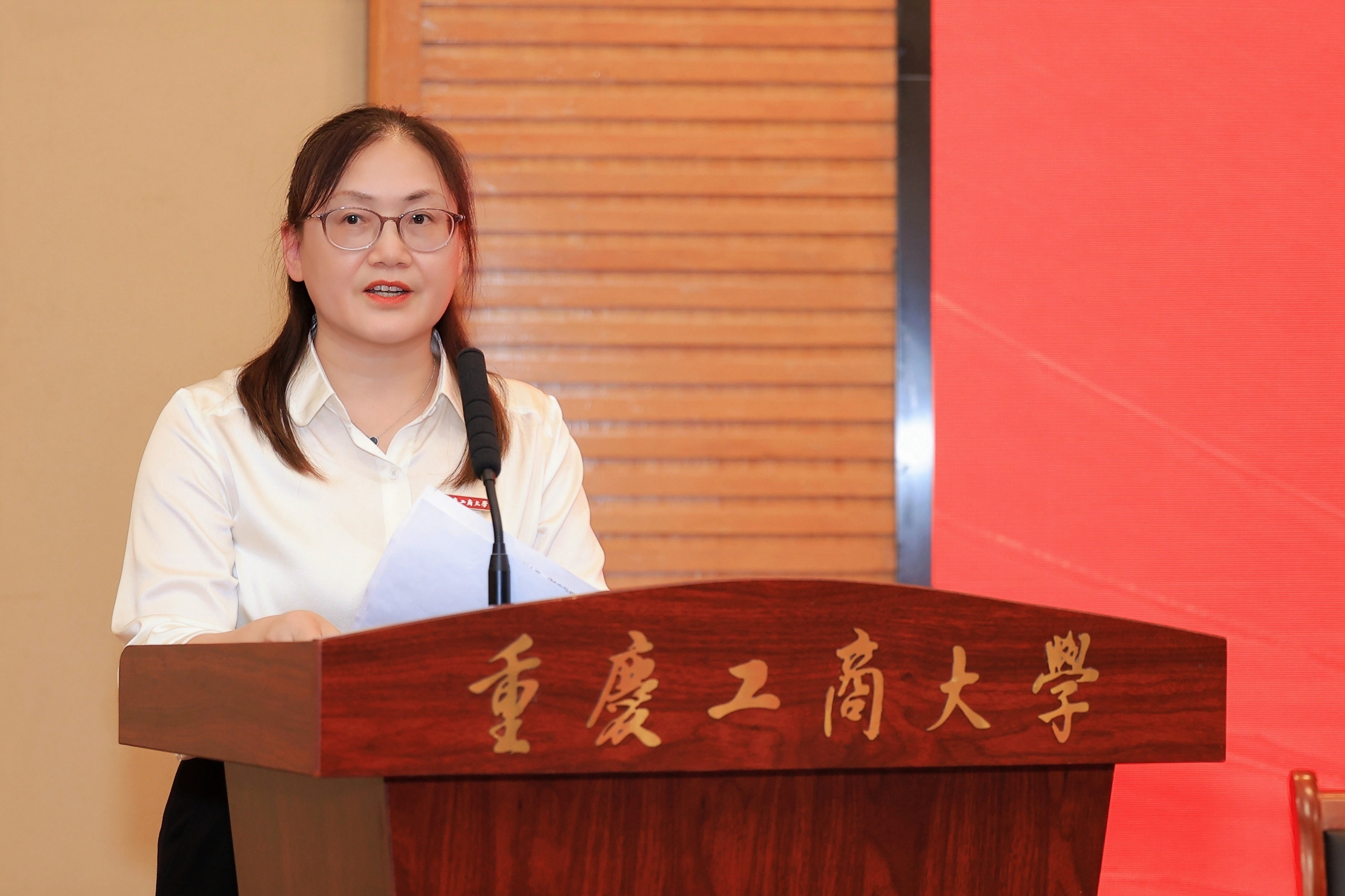 6优秀班主任代表发言.jpg