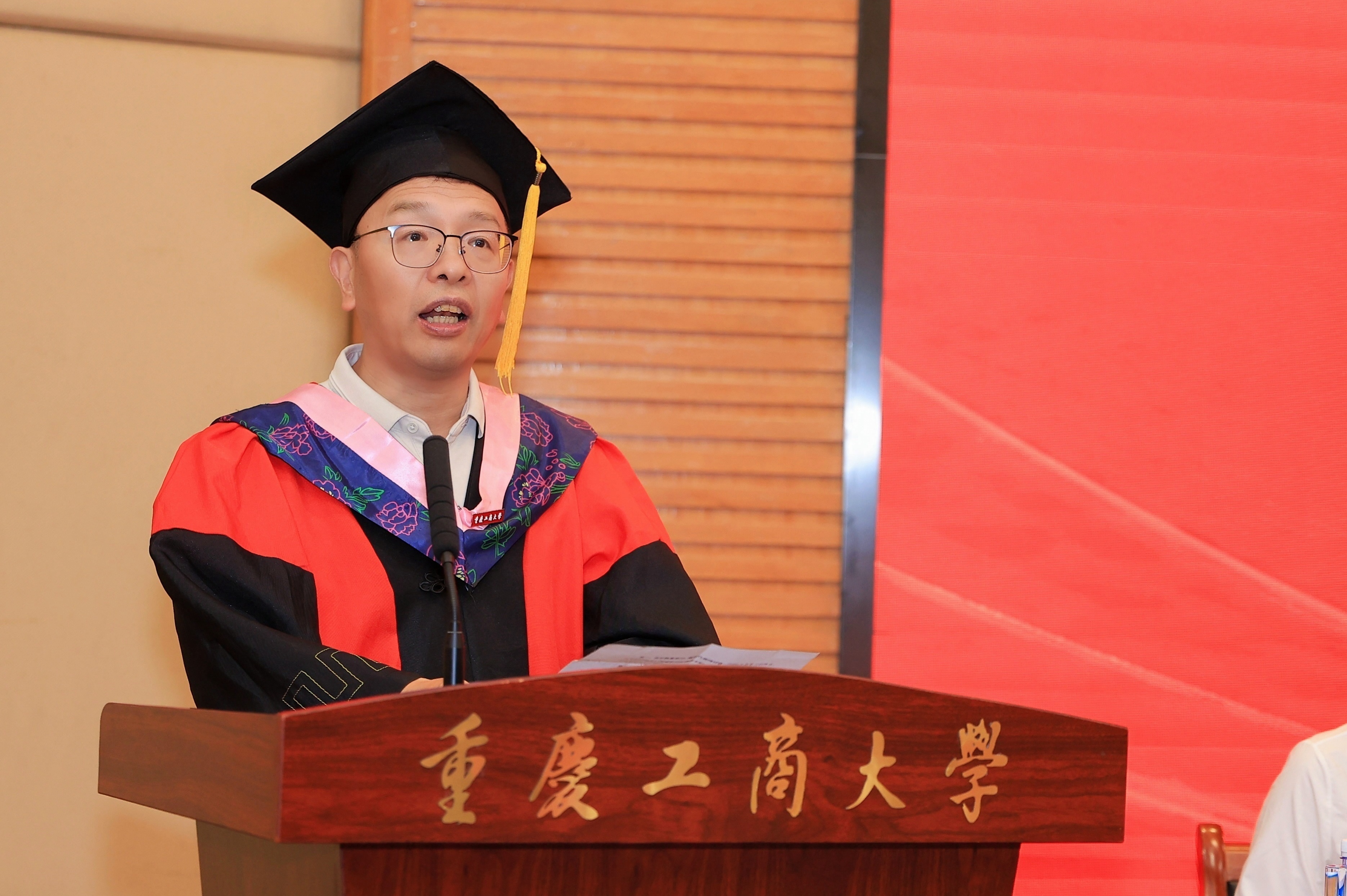 7教师代表彭建仿发言.jpg